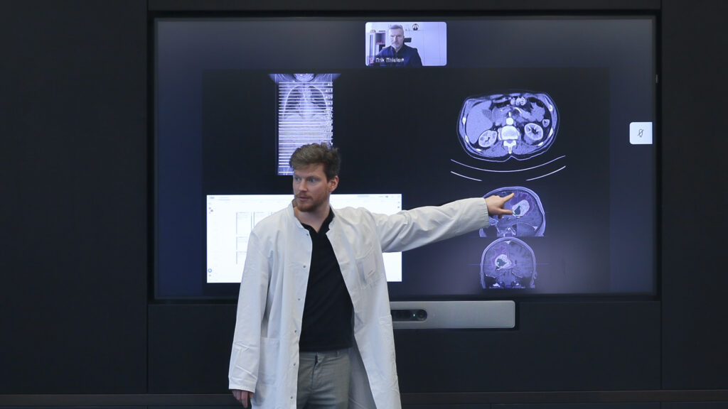 Zuschaltung eines Remote-Teilnehmers zum CANCOM Tumorboard. (Auf dem Bild zu sehen, ist eine Demo-Version.)